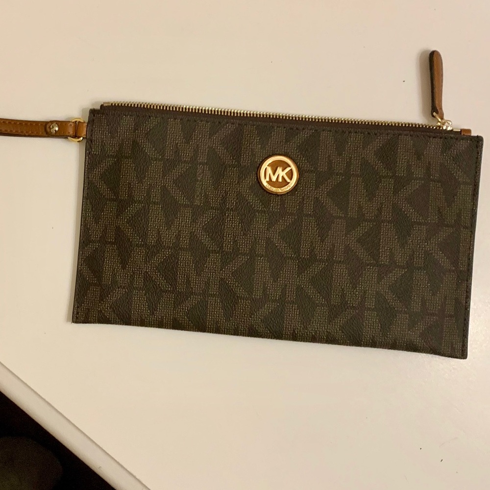 Micheal Kors Clutch